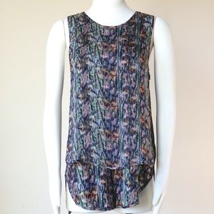 Sleeveless tunic length top in colorful print